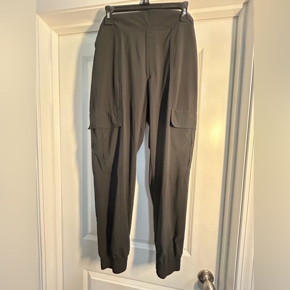 Athleta 28" Black Cargo Pants‎